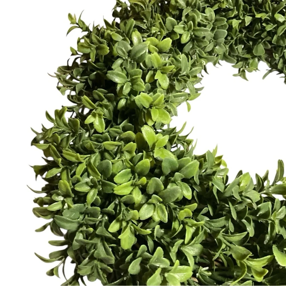 Green Boxwood Holiday Wreath